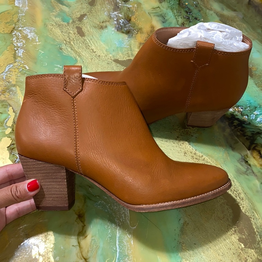 Madewell “The Billie Boot in Leather” English Saddle Color